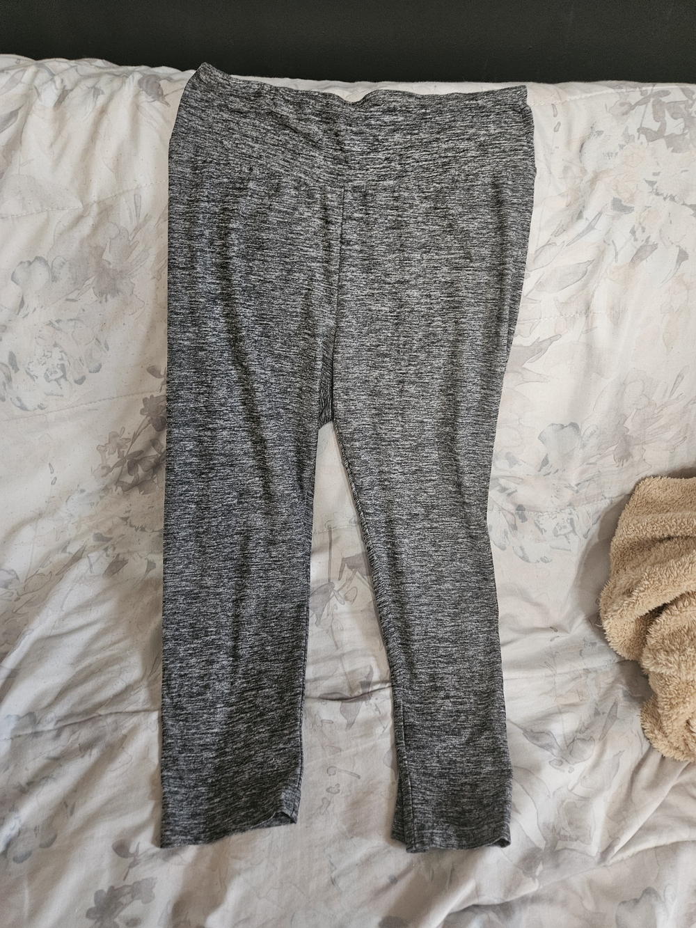 No Boundaries Women's Gray Heather Capris